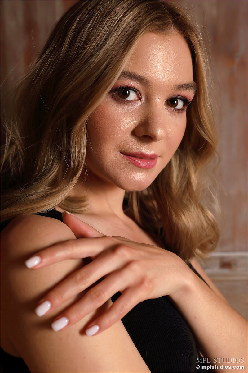 Люся, 22